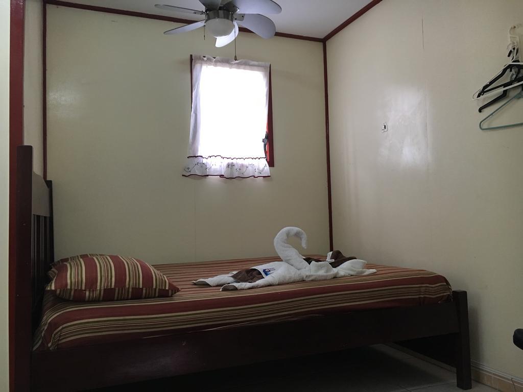 Mara'S Place Hotel Caye Caulker ภายนอก รูปภาพ